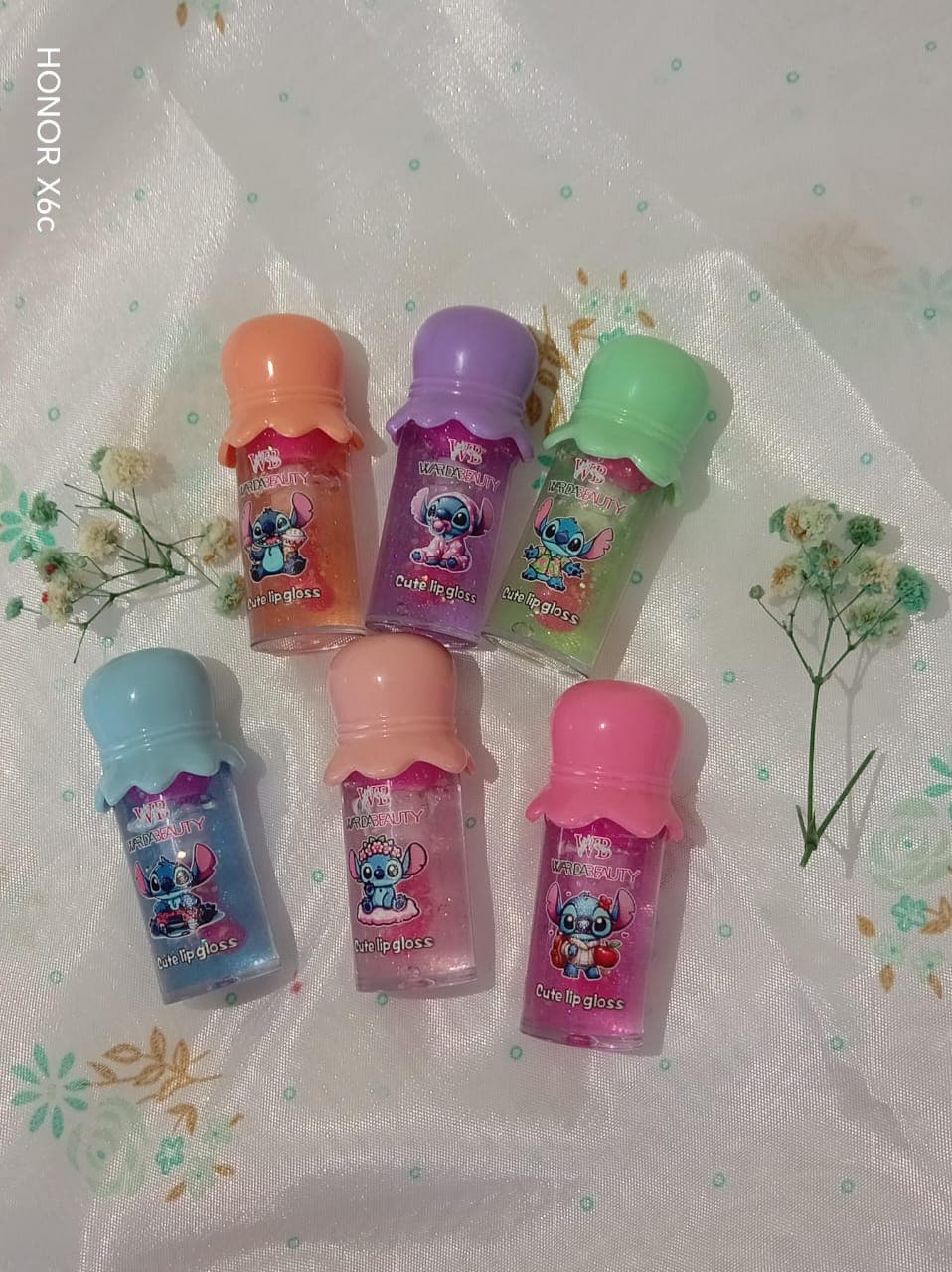 Stitch lip gloss
